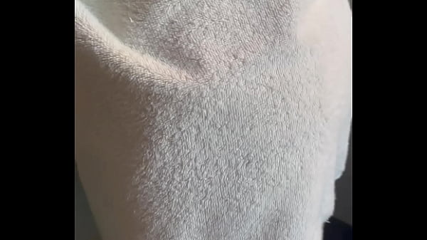 Nonton Je Lui Secoue Le Cul Apr&egrave;s La Douche thumbnail