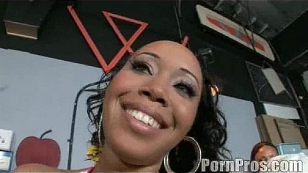 Booty Shake & Blowjob! 