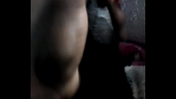 Novinho brincando com o pau