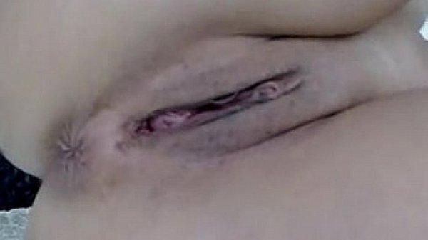 Sexy busty milf on webcam fingers her pussy hard and deep 