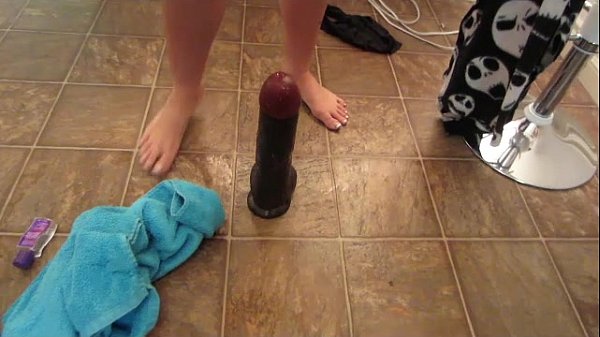 Play MP4 - Leya Falcon Anal Dildo