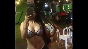 En esta fiesta me la pas&eacute; cogiendo con el novio de mis amigas mientras ellas fueron a dormir 
