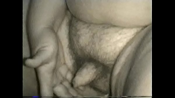 Play MP4 - Gordo bisexual masturbandose con pene chico y eyaculacion