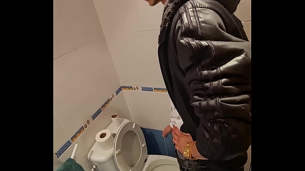 Fucking In The Toilet!! thumbnail