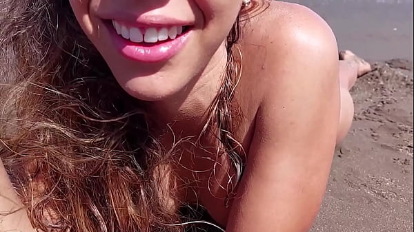 Chica_de la playa me quita el_condón