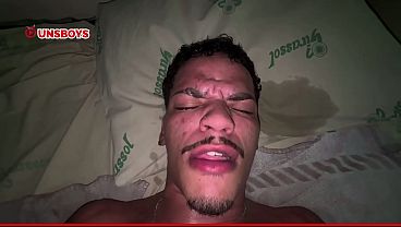 Cara negro Dotado arrega&ccedil_ou o cuzinho do muleke safado