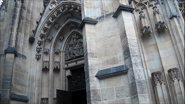 Play MP4 - Inside Prague Castle