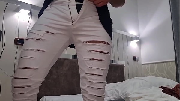 Ansima e geme sborrata primo piano un cazzo enorme e dito nel culo 