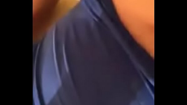 La chica de vestido azul