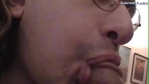 Disturbatore TV lecca il Culo a Ragazzo 