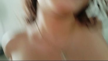 Cachonda hermanastra latina le encanta chupar la verga de su hermanastro y ser follada por el cono PORNO AMATEUR