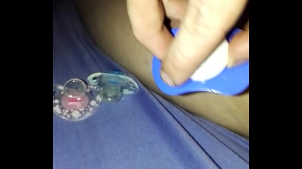 Il frotte sa t&eacute_tine sur son p&eacute_nis