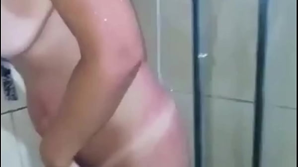 Play MP4 - Foi com marido a praia e arrumou safado pra foder o c&uacute;