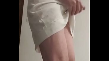 Une petite salope en tenue de soir&eacute_e