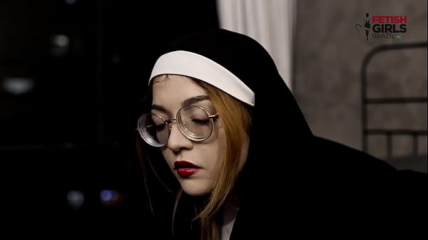 Play MP4 - Freirinha Madalena in a beautiful photo shoot