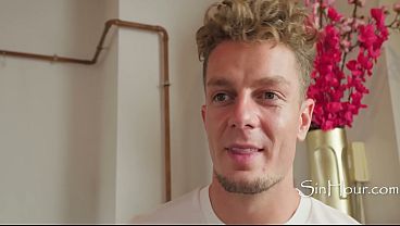 Voloptuous milf gives me her ass in the shower 