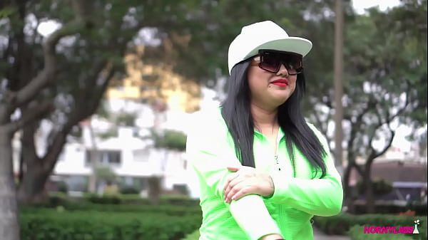 Play MP4 - Jovencita sali&oacute; a entrenar y encontr&oacute; a un chico que le di&oacute; algunas rutinas y algo m&aacute;s - Cielo Mart&iacute;nez &lpar;COMPLETO EN RED&rpar;