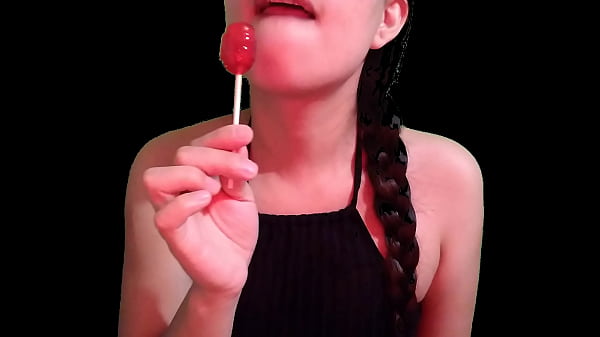 Lilium_Etil loves eating lollypop