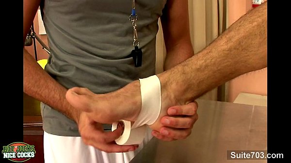 Play MP4 - Hot jock gets fucked and jizzed in threesome