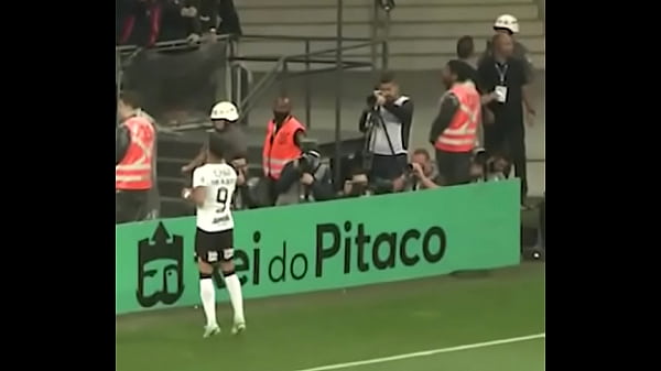 Yuri bota pra mamar gostoso 