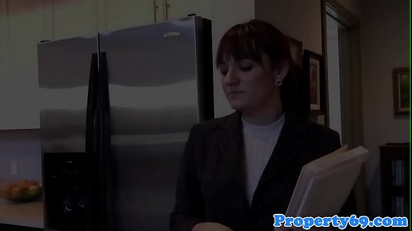 Nonton Beautiful Landlord Pussylicked And Banged thumbnail