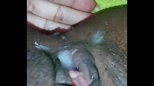 Enfiou a mão dentro de mime aindaquis gozar dentro