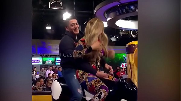 Play MP4 - EYACULO EN SU CULO EN EL TORO MECANICO