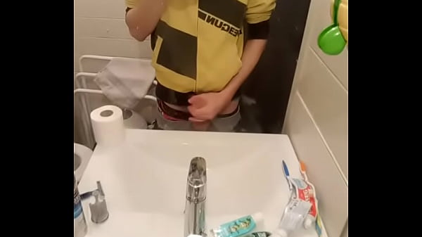 Mon homme se branle et_gicle