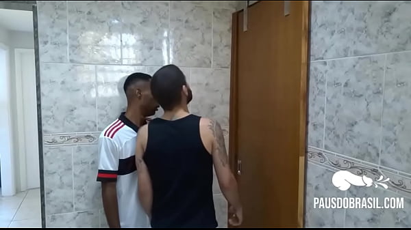 Play MP4 - Peguei o H&eacute;tero faz tudo do condom&iacute;nio