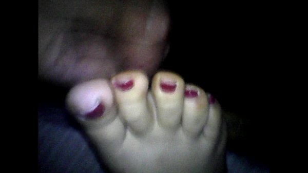 s cumonfeet_redtoenails