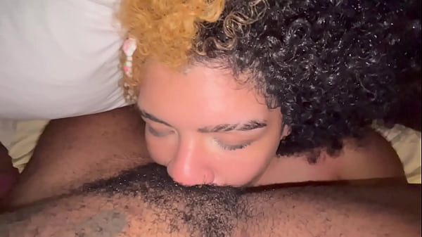 A puta da Sofie Lollipop me chupou e tocou at&eacute; me fazer gozar, retribui ela com uma mamada COMPLETO XVIDEOS RED / SHEER 