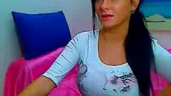 Nonton Busty Brunette Gets Naked In Front The Webcam thumbnail