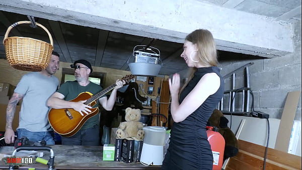 Play MP4 - Anal threesome with double penetration and pissing for Alice Maze