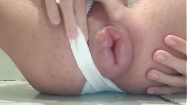 Play MP4 - Cuceta inchada na calcinha