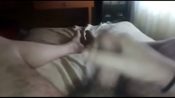 La vecina esta follando_con su amante mecorro oyendo como folla