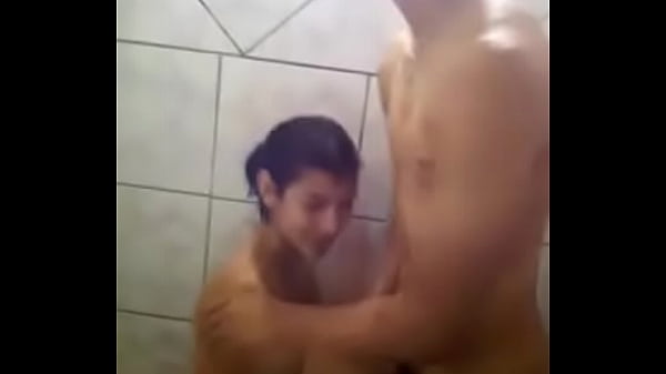 Play MP4 - Fudendo a safada no chuveiro