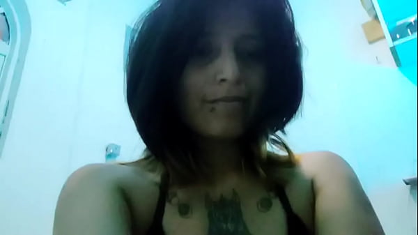 Play MP4 - latina moviendo su culo