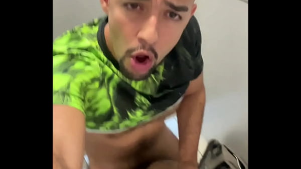 Fodeu O Rabo Do Novo Vizinho Na Noite De Natal, As Escondidas No Banheiro. thumbnail