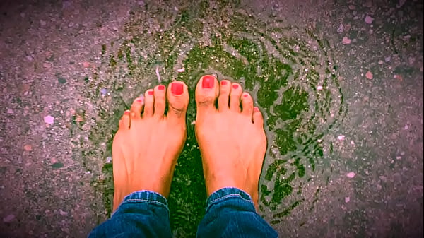 Play MP4 - Jasmine plays in the rain barefoot&excl; Foot Fetish