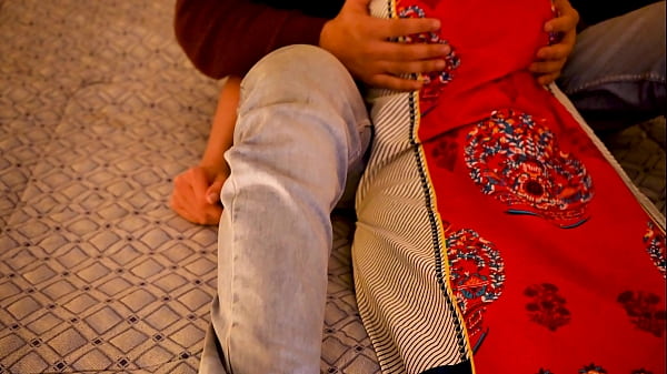 Play MP4 - Indian housewife having Romantic sex on the bed and gets creampied Hindi audio