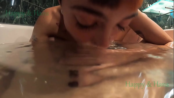 Happy y_Hans teniendo sexo en cuarto de_baño En_la bañera Gopro debajo_del agua Muy espectacular Part_1