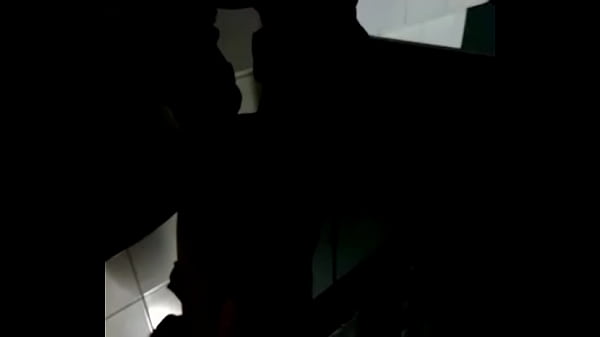 Espiando a un compa&ntildeero de trabajo en metro SJL