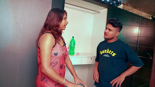 Play MP4 - Desi milky bhabhi seduce by plumber boy on the bed