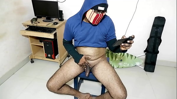 Iam alone and watching porn and_make a cock hard