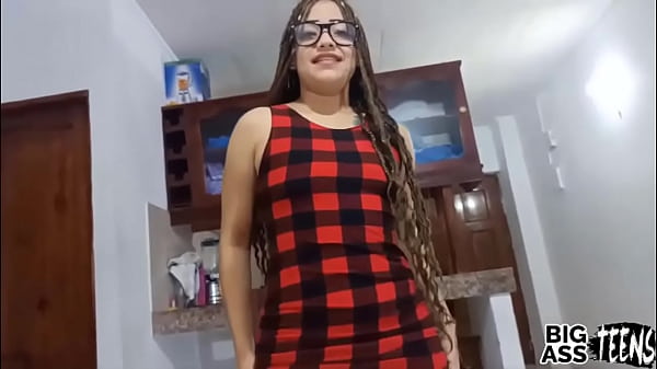 Play MP4 - La esposa de mi hermanastro esta de viaje voy a vicitarlo y terminamos cogiendo en su propia cama lo siento me gusta la polla de mi hermanastro