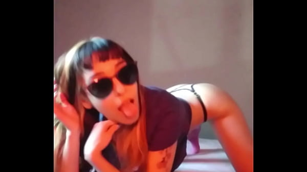 Nonton Bonneyuwu - 2:18 Baile, Presentacion thumbnail