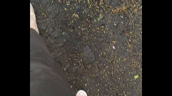 Andando De Tamanco Acr&iacute;lico Em Publico thumbnail