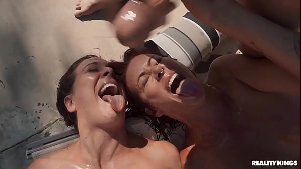 Play MP4 - Cougars Catch The Pool Boy &sol; Reality Kings