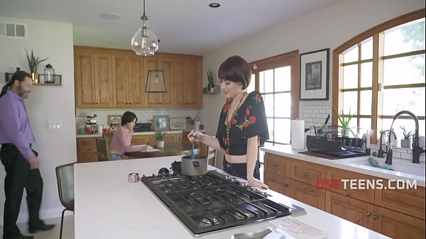 Play MP4 - DILF's Free Use Policy Keeps Step Family Together