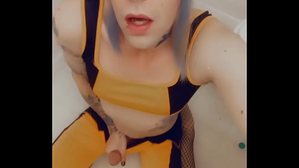 Sexy Gym Bunny Needs Cock thumbnail